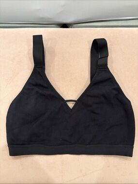 Lively Wireless V-Neck Bralette in Black
